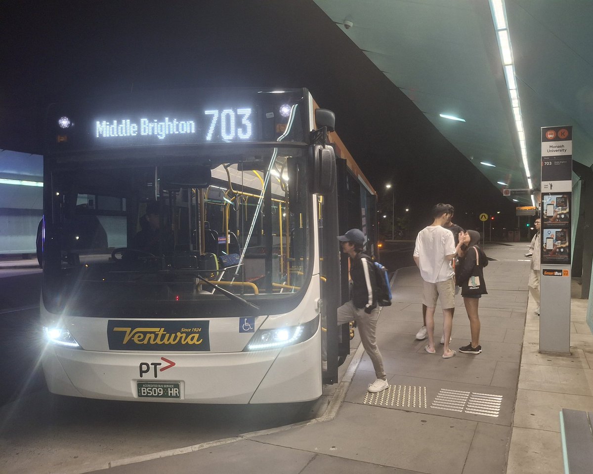 craig_halsall's tweet photo. @TripView 703 to Middle Brighton came thru #MonashUni at 12:17am, as a late evening Saturday #NightNetwork trip (see printed timetable) π
Student who wanted "ghost" 11:23pm trip returned 5 mins before bus due - he had checked #VenturaTracker app to confirm (& rode to Brighton) https://t.co/VwqdvyE2lb