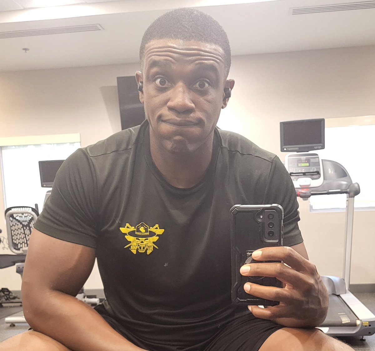 Olaolu_Ogunyemi's tweet image. Remember:
1. You can’t outwork a bad diet.
2. More money won’t fix poor spending habits.
3. Being nice won’t erase the times you lash out.
Your habits must support the lifestyle you seek.
#LeadershipLessons #HealthyHabits #MindsetMatters #Discipline #PersonalDevelopment