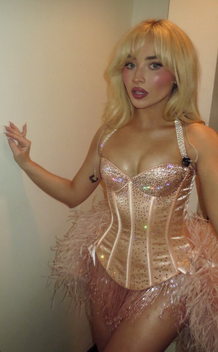 ⭑ (@comfortsabrina) on Twitter photo 