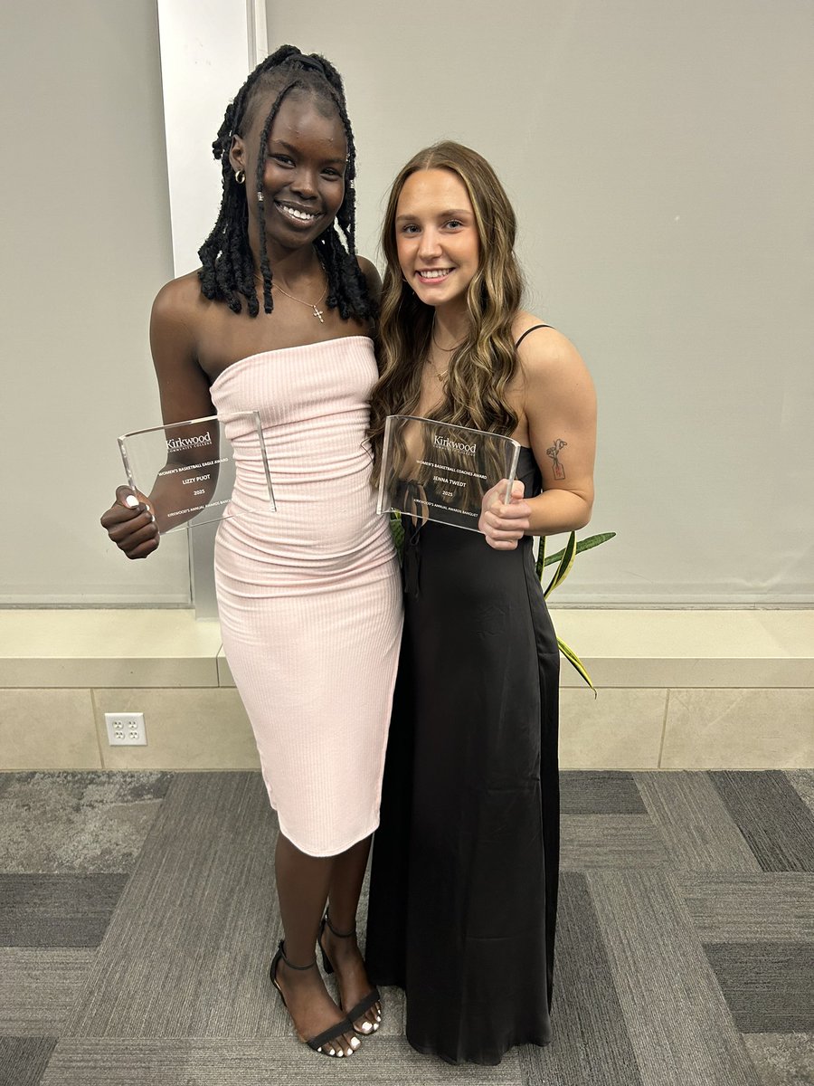 We clean up nice 💅🏽👠 

We had a great time at the Annual Kirkwood Awards Banquet! Congratulations to our award winners! 

Eagle Award 🦅- Lizzy Puot
Coaches Award 🏅- Jenna Twedt