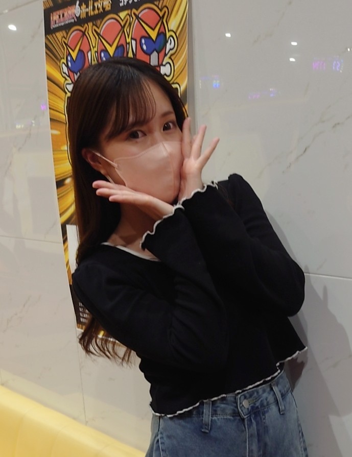 kazu35041's tweet photo. 4月18日 #gets_mana 🌺さんが #MGM四日市 店舗様へ #マナコレ 達成に向けて実戦されていますので仕事終わりに応援とお顔見たくて車で5分Go🚗💨💨
いつもの通りmana🌺さん来店時はハナハナが盛り上がっていて座れない😱
勝利✨🎉実戦終了後対応して頂き感謝😆
かわゆいですね〜😆
お疲れ様でした😆 https://t.co/muffyltU5Z