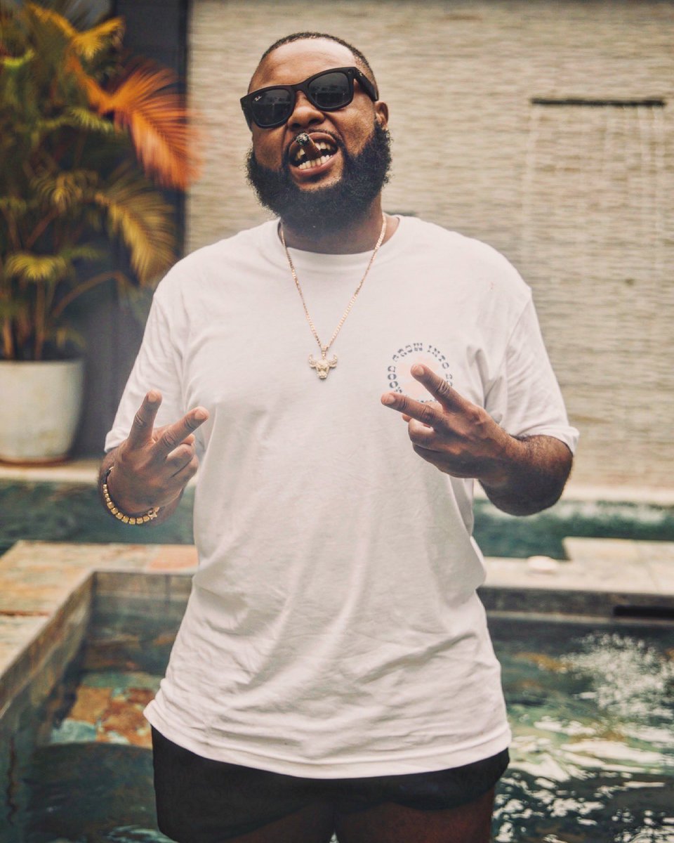 BigTimeJohnson5's tweet photo. You ain’t never seen nobody smother than warm butter on light bread …..My mood sorta chlorine baby,  I’m cleaner than pool water 💶😎🇨🇷🛫 #CostaRica https://t.co/G49RAS7UFo