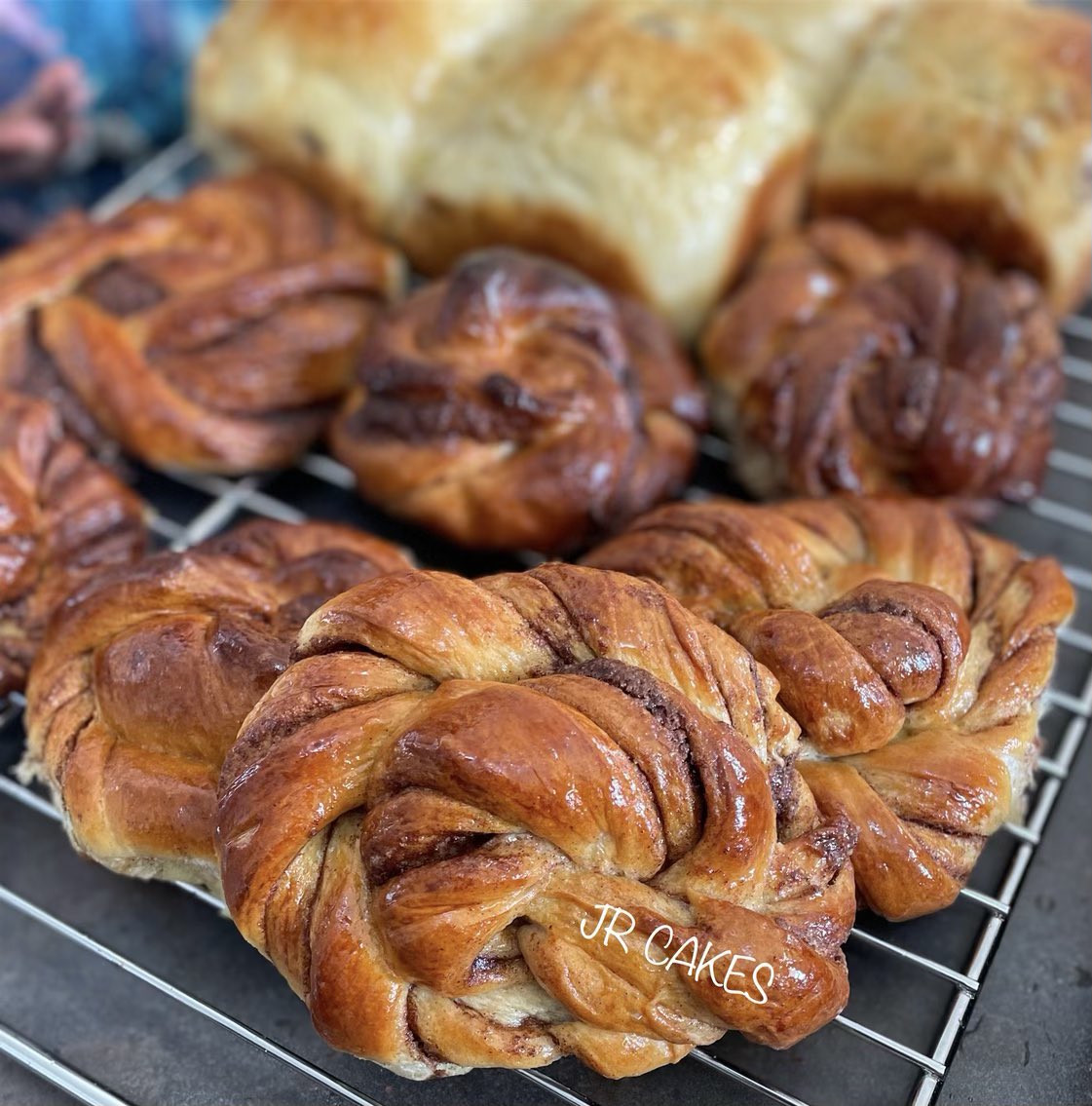 joyfulolawale's tweet image. A beautiful Easter weekend ✝️
He is risen, hence pastries are rising ☺️
#CinnamonBuns #FruitBread #HeIsRisen #ChristIsRisen