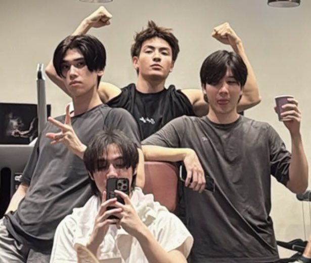 justflowersHH's tweet photo. double gym date everyone 🤭🤭
#จุงดัง #JoongDunk #FirstKhaoting https://t.co/Hz5EURaSNW