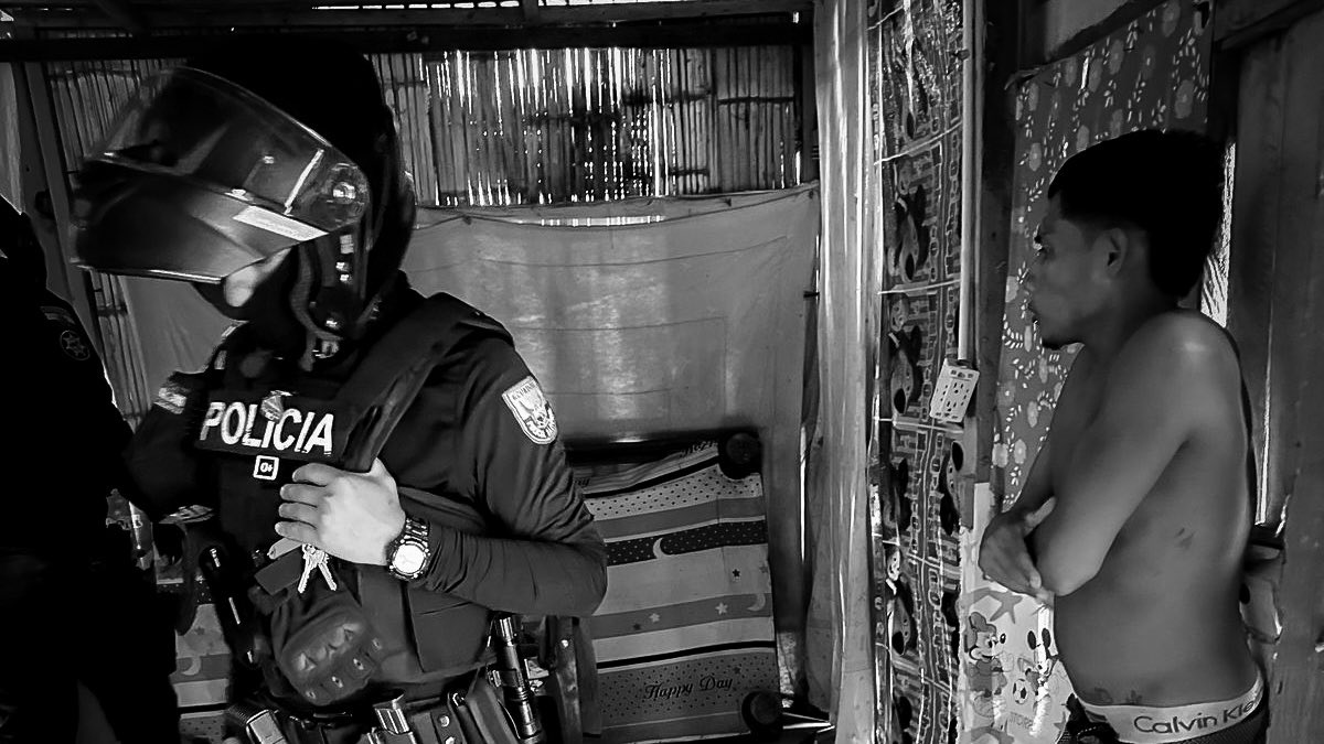 GoberElOro's tweet photo. ¡Firme despliegue del Bloque de Seguridad en #PuertoBolívar!

Con la intervención conjunta de @FFAAECUADOR, @PoliciaEcuador, y @armada_ecuador se ejecutan operativos en el sector #LaSapera, con el objetivo de neutralizar amenazas y garantizar la seguridad de sus habitantes. https://t.co/CO8q0vg58P