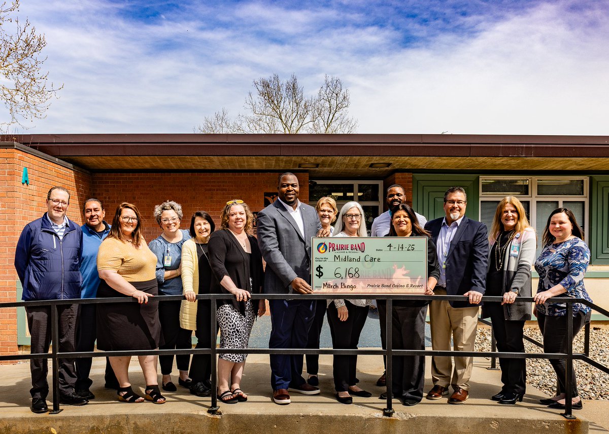 MidlandCares's tweet photo. @MidlandCares received a $6,168 donation from the @prairieband March bingo charity! This gift supports our hospice and healthcare services, bringing comfort and hope to our community. Thank you, Prairie Band Casino &amp; guests, for your generosity! https://t.co/OEdcbElsXG