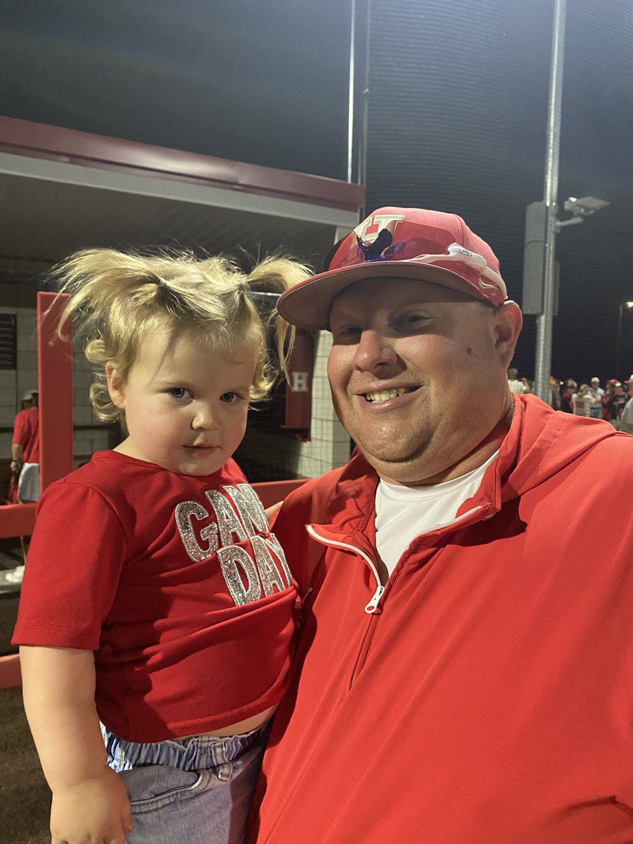 rdbates41's tweet photo. @hollidaysb This girl is ready for playoffs!! https://t.co/0IFDnsxOuA
