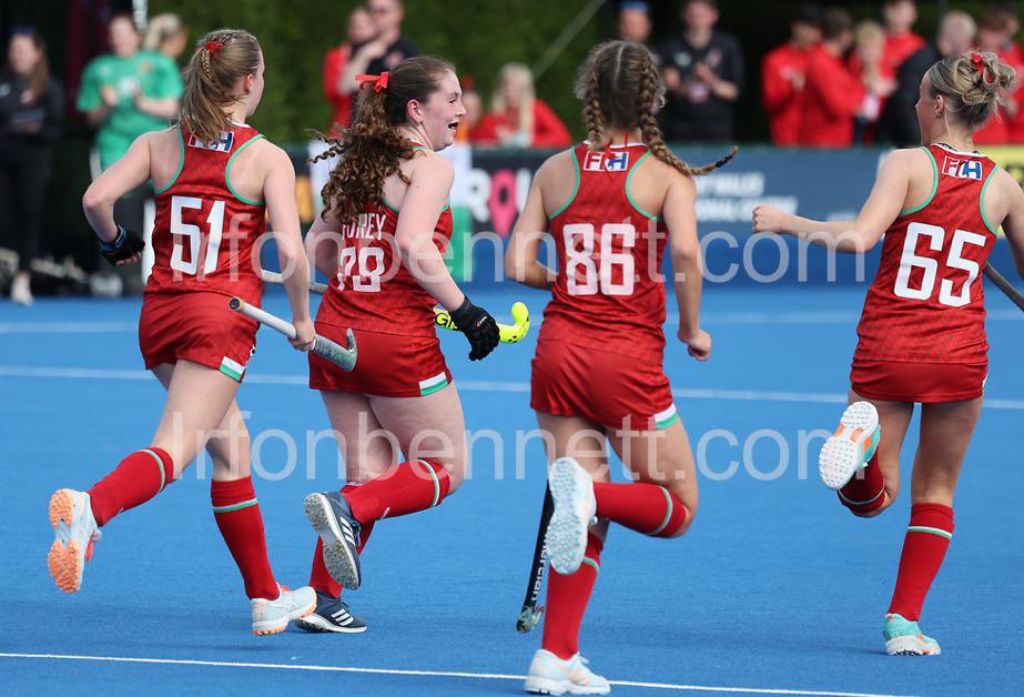 liv_forey tweet media