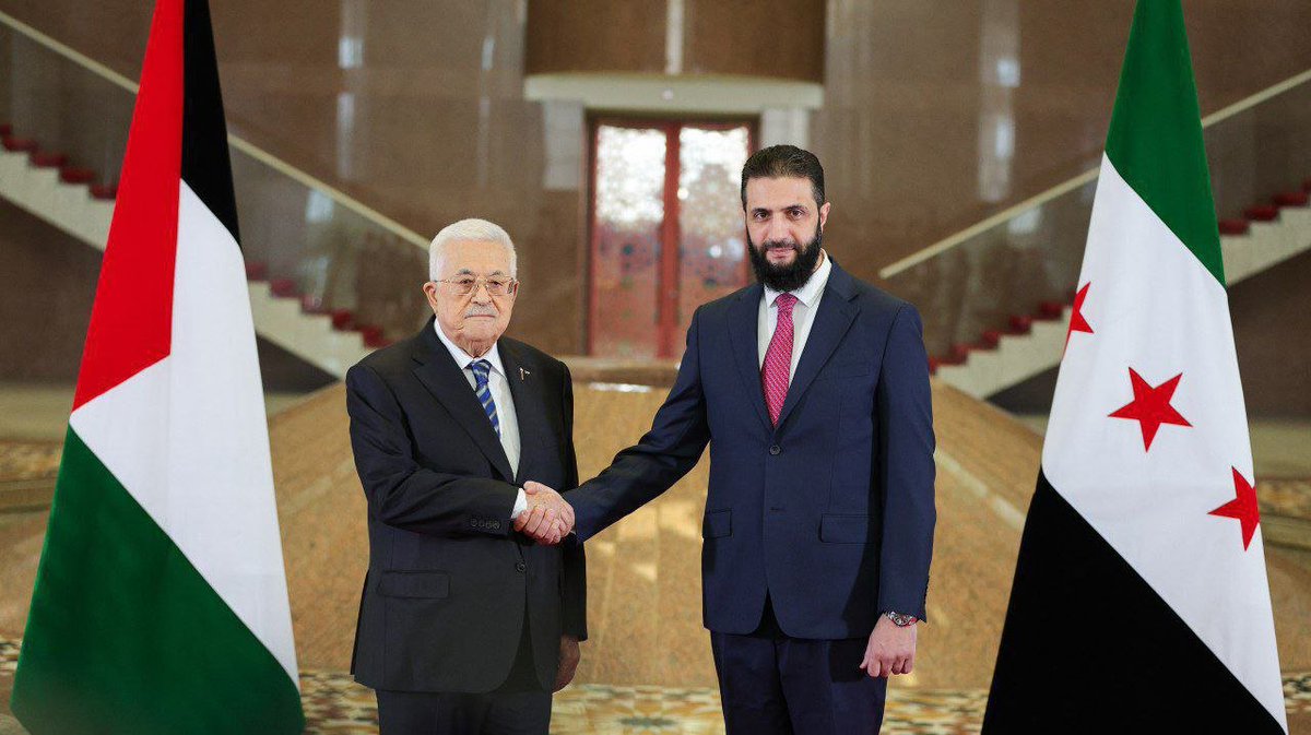 XevnaM2's tweet photo. 🚨 Filistin devlet başkanı Mahmud Abbas ile Geçici Suriye Hükümeti başkanı Colani, başkent Şam'da bir araya geldi. https://t.co/BXKBORfyGz