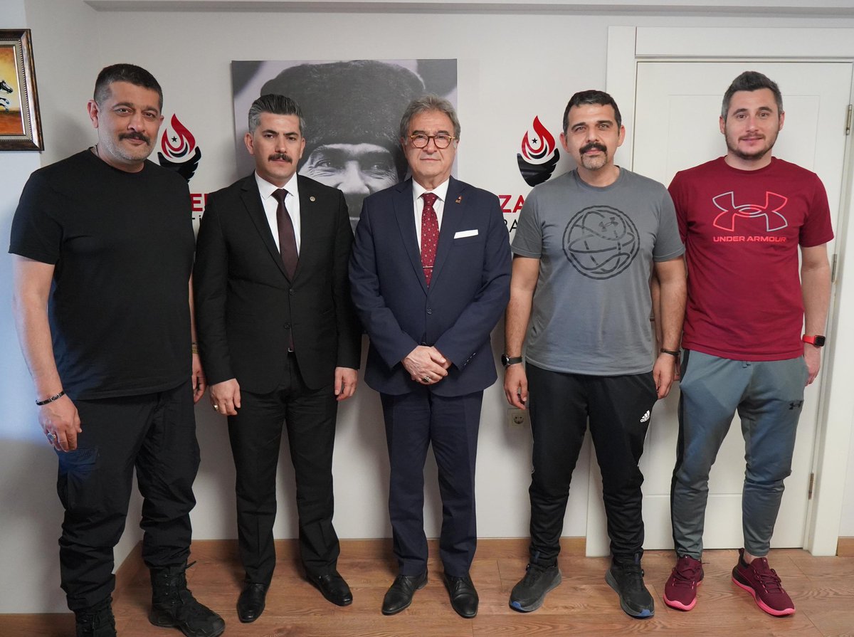barbarosserdar's tweet photo. Türk Ocakları Burdur Şube Yönetimi Genel Başkan Vekilimiz Sn. Ali ŞEHİRLİOĞLU'nu ziyaret etti.  Kıymetli dostalarım, Şube Başkanımız Doç. Dr. Himmet BÜKE, Şube Başkan Yardımcımız Doç.Dr. Tayfun YILMAZ, Şube Yönetim Kurulu Üyemiz Doç.Dr. Hıdır GÜMÜŞ' e zor günlerdeki nazik ziyaretleri için sonsuz şükranlarımı sunuyorum.
@umitozdag @zaferpartisi @AliSehirlioglu @Alidincercolak @himmet_buke @drtayfun_YLMZ