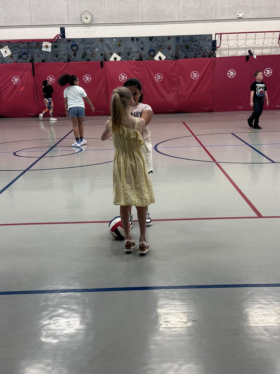 MrsHobbsPE's tweet photo. Let me just brag on this third grade class! A student helped another student learn how to have correct form while bump passing a volleyball! I cannot LOVE this enough to see students growing and learning from each other! #volleyballskills #studentistheteacher https://t.co/D22gPoKy9T