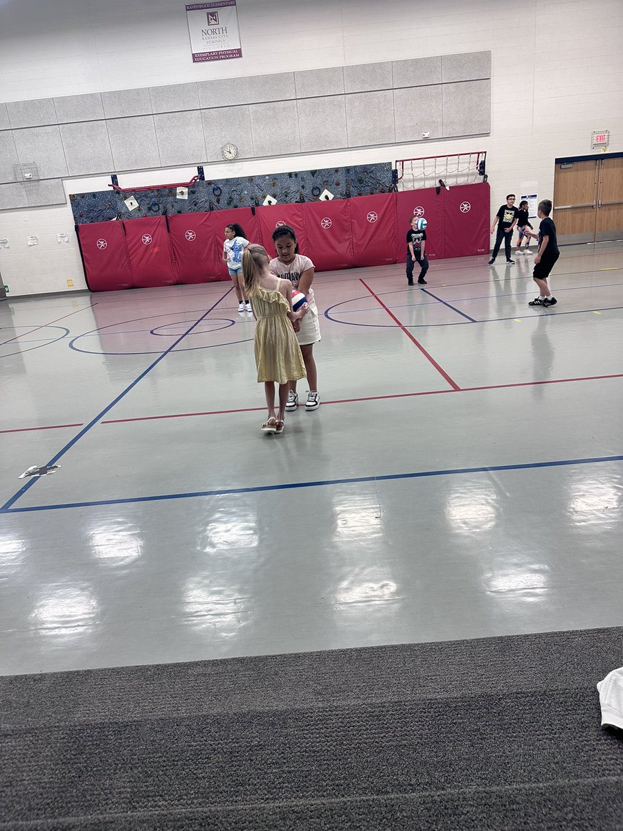 MrsHobbsPE's tweet photo. Let me just brag on this third grade class! A student helped another student learn how to have correct form while bump passing a volleyball! I cannot LOVE this enough to see students growing and learning from each other! #volleyballskills #studentistheteacher https://t.co/D22gPoKy9T