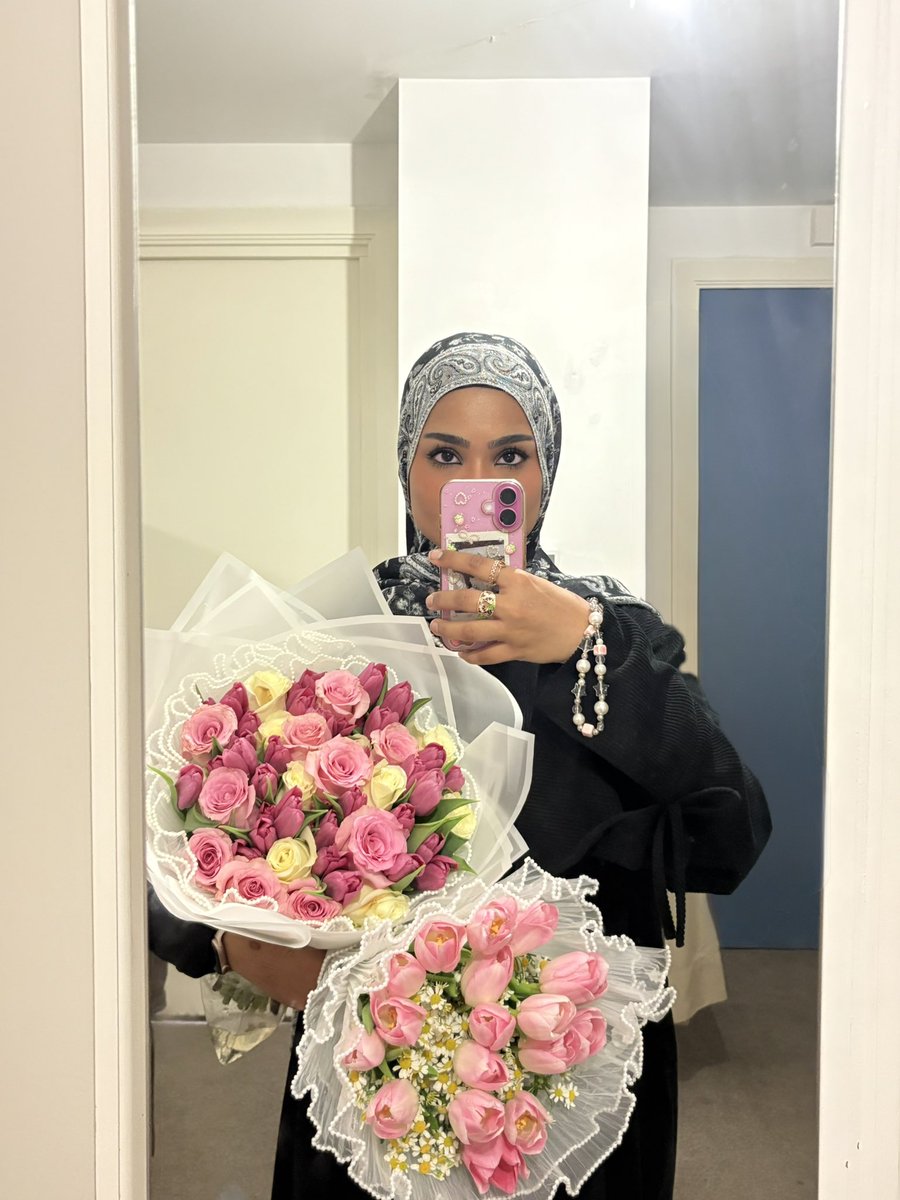 2fz44's tweet photo. just a girl and her tulips https://t.co/rwJdUevZTI