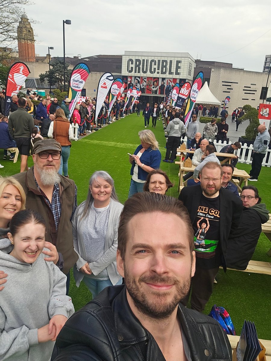 RobJF24's tweet photo. AMAZING first part of Crucible Eve, @_RachelH1995, @clurrrrxhx, @Gargoyledog1, @samantha_howden, @chrisatrill, @simongrowcott 🙌🥳 https://t.co/twzZxRp7iY