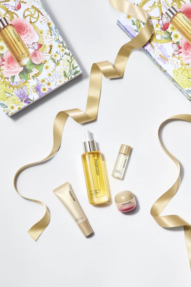 Bonjour_Brand's tweet photo. BONJOUR CREATION TIME
Inspired by the "Time Garden", Frédérique Vernillet reimagines the passage of time with Mooklook, blending the brand's essence of "Beauty Untouched by Time". ⏳🌸#bonjourbrand #bonjourcreation #mooklook #skincare #beaty #packaging #design #creativity https://t.co/fgGWu7QsU6