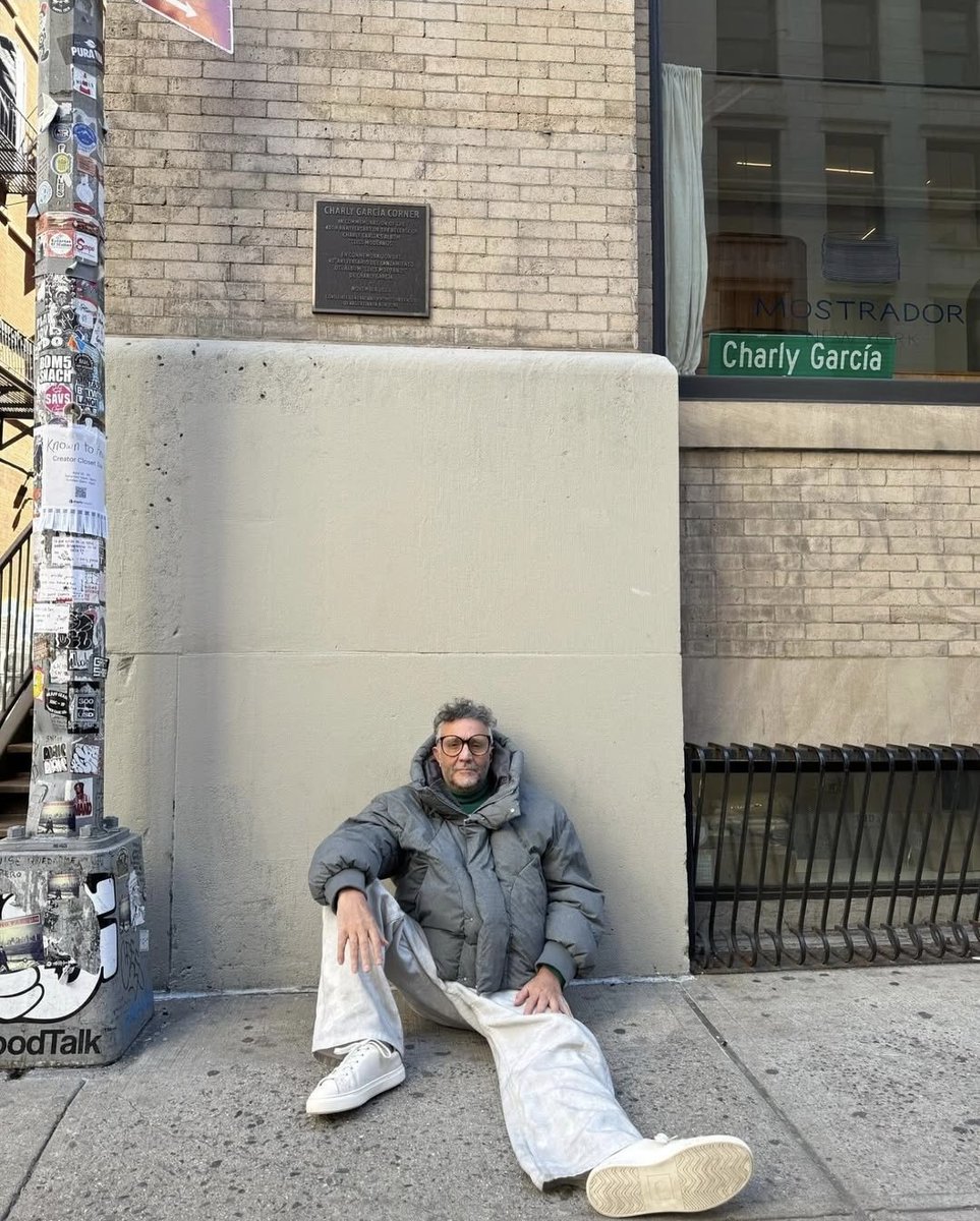 Nenede4ntes's tweet photo. Fito Páez ayer en la Charly Garcia Corner de NY. https://t.co/v63Eqnqd3d