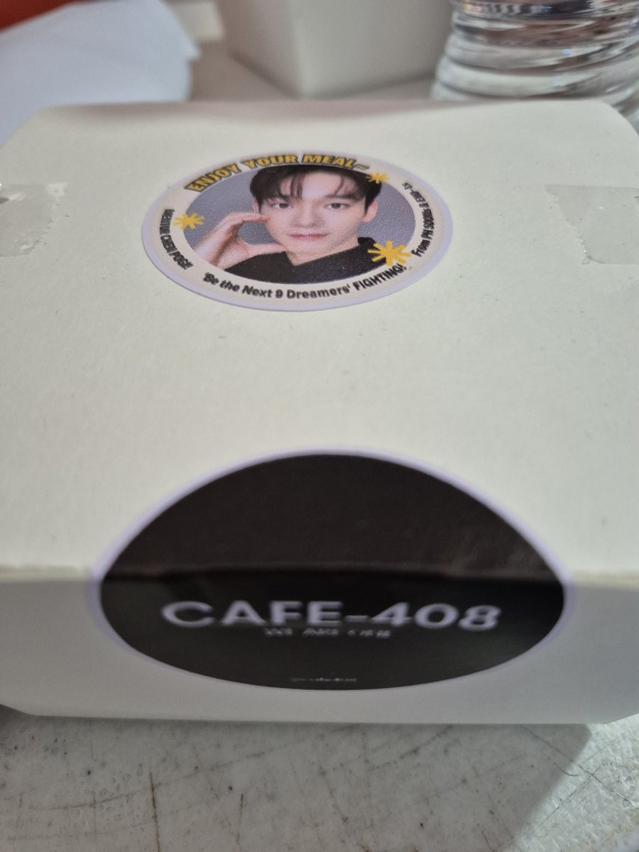 88karis's tweet photo. @kimjongdaeph21 That was you, guys? Much appreciated po ng staff 😊 🫶🙇‍♀️ Thank you so much! 🤗 https://t.co/5x0mCkQlpx