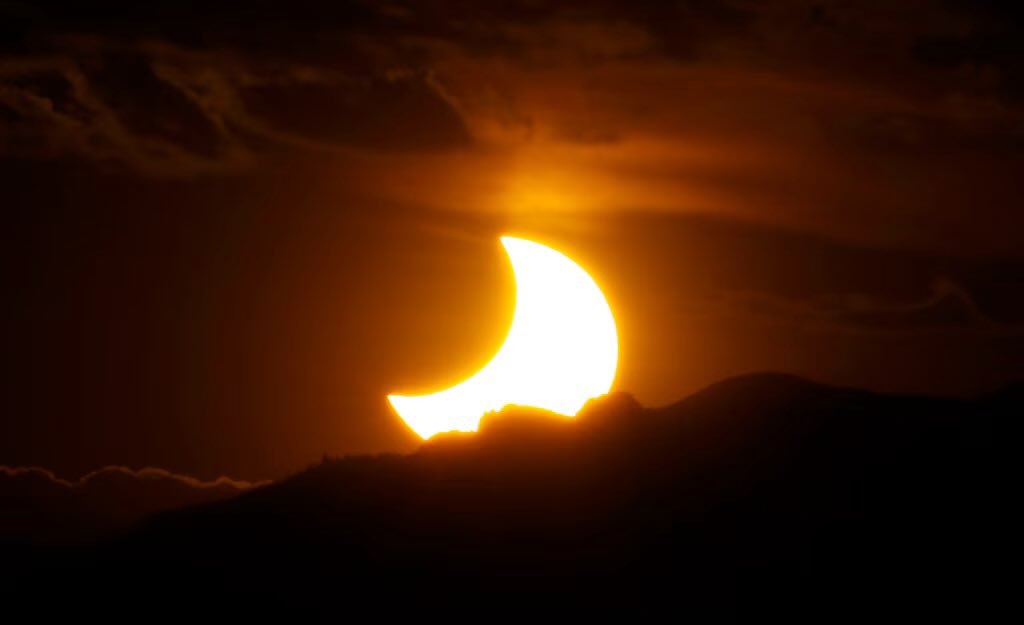 On Good Friday the Sun kept its integrity when men did not, and hid its face in shame.