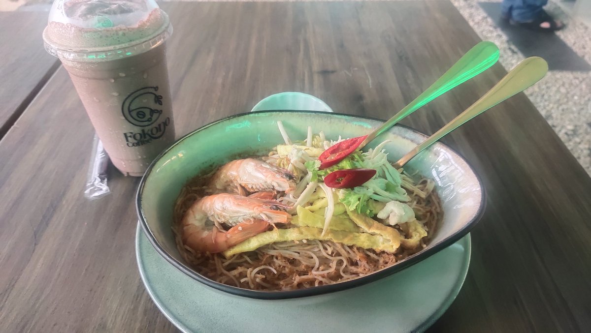 Dak_pelik's tweet photo. Kes laksa sarawak terkembang sebab aku order dulu lepas tu pergi pejabat pos baru makan（¯口¯） https://t.co/XyfYFcyZwd