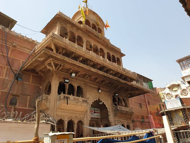 Did you know that the ownership of Vrindavan's Banke Bihari Ji Maharaj temple land was changed in the state revenue records in 2004 to a Qabristan (graveyard), and the land was then registered under the ownership of the Uttar Pradesh Waqf Board.

After a long legal battle by the