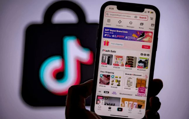 Depuis fin mars, les utilisateurs de TikTok peuvent faire des achats depuis l’application. Cette nouvelle fonctionnalité suscite l’inquiétude des entreprises françaises et pourrait même faire de l’ombre aux géants du commerce en ligne Shein et Temu.

👉 lc.cx/ZOZmDA