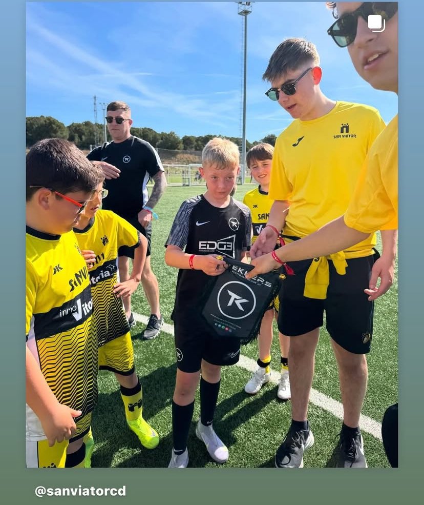 BarcelonaTrophy's tweet photo. ⚽️🇪🇸🏴󠁧󠁢󠁥󠁮󠁧󠁿💪 https://t.co/DrnG2ia8ei