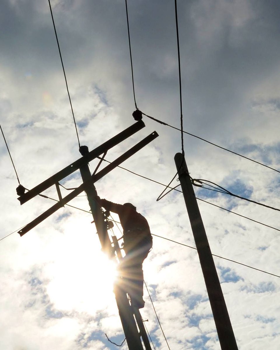 ⚡ Happy Lineworker Appreciation Day! ⚡ Today, we salute the hardworking lineworkers who keep the lights on and our communities powered. Your dedication doesn’t go unnoticed! 💡 #StreamlightStrong #LineworkerAppreciationDay
