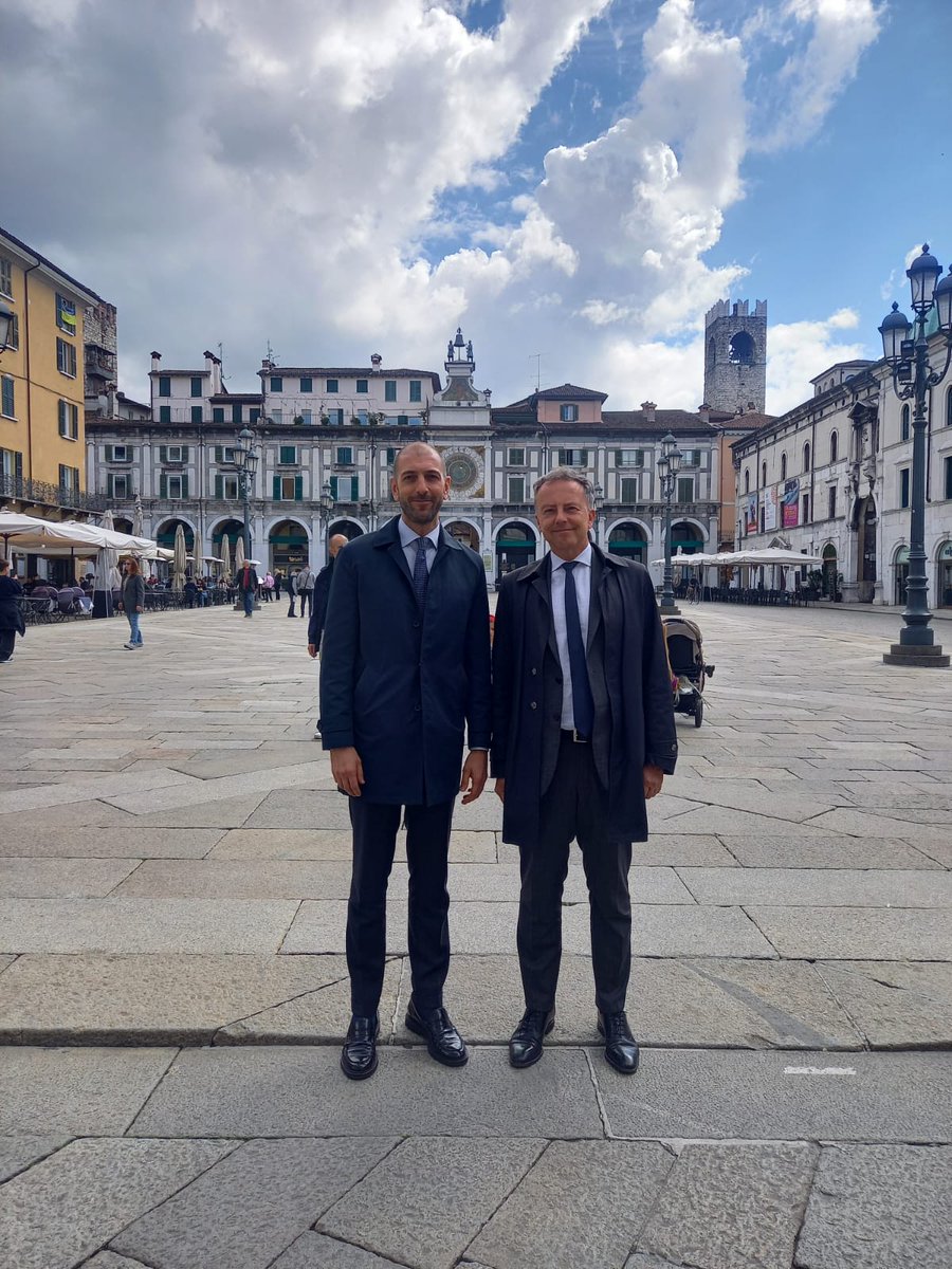 Martin Briens (@martin_briens) on Twitter photo Un ringraziamento speciale all'Onorevole Calovini per la sua eccezionale accoglienza nella sua circoscrizione! <a href="/calovinigg/">Giangiacomo Calovini</a> Un ringraziamento speciale all'Onorevole Calovini per la sua eccezionale accoglienza nella sua circoscrizione! <a href="/calovinigg/">Giangiacomo Calovini</a>