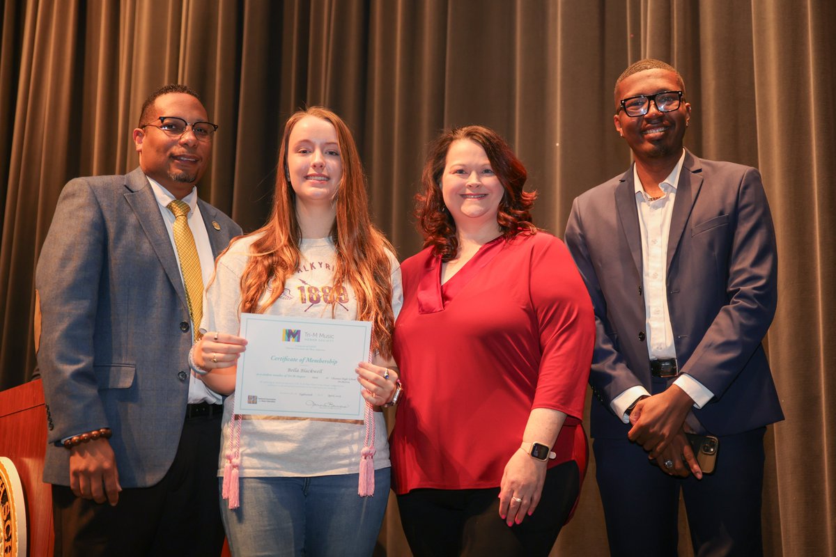 SpartanburgD2's tweet photo. What a great morning of celebration at @Chesnee_Eagles ! Congratulations to our Seniors, their families, teachers, administrators, coaches, and all those who helped them achieve this milestone. #D2DifferenceMakers You can download the full resolution version of these pictures, and many more, at the link below https://t.co/CmbDcVDE3y