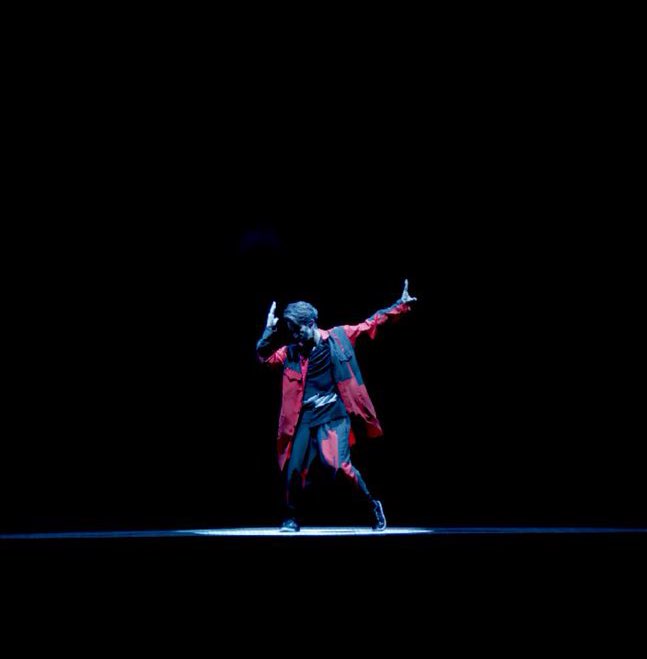 後輩Gの番組見て。
横で相方ちゃんは「見てて鳥肌立った」言ってたけど
申し訳ない
私はどんな上手い人を見ても
推しのダンスがいちばんなのよ

どうしても見たくなるよね…
また見れる時が来るの？
私の想いは
「ひとり舞台に立ち舞い踊り魅せる大野智をこの肉眼で見る」
これに限るのよ…