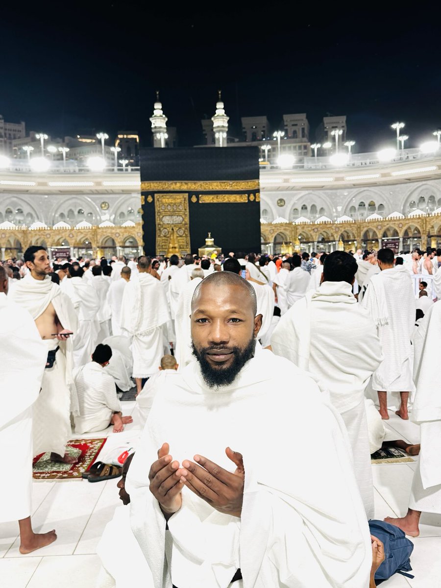 Madina will calm you and make you realize the importance of being in a peaceful state of mind, while Makkah will humble you and make you realize that you are nothing without Allah. 🙏🏿#jummuahmubarak #YouVsYou
