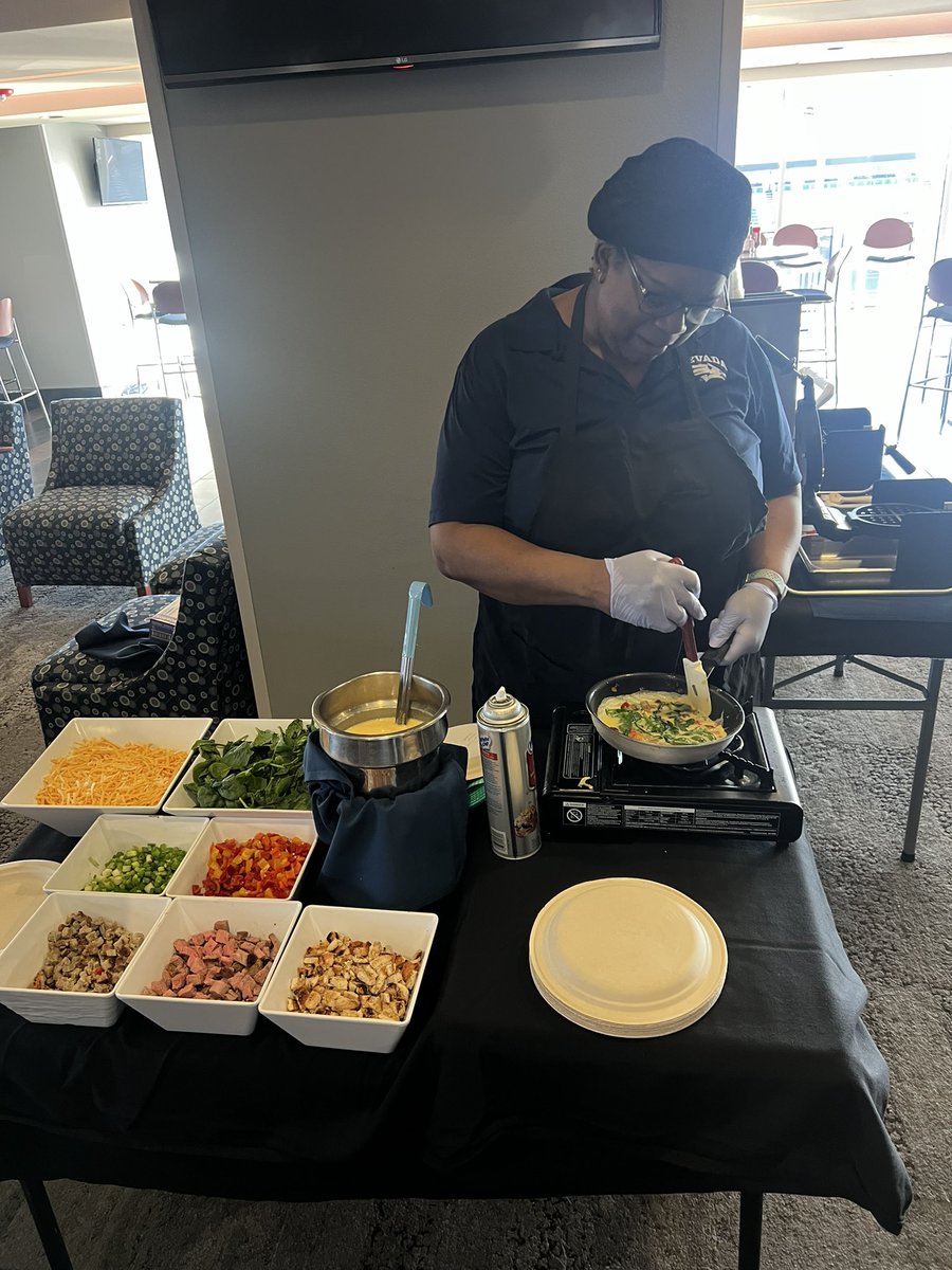 bpatera's tweet photo. It’s Omellete Friday up in Basin and @kasen_kinchen is taking full advantage!! Miss Loretta getting @NevadaFootball right!!

#RiseTogether
#OurTownOurTeam
#TopOffTheTank https://t.co/VxYZhfBQtq