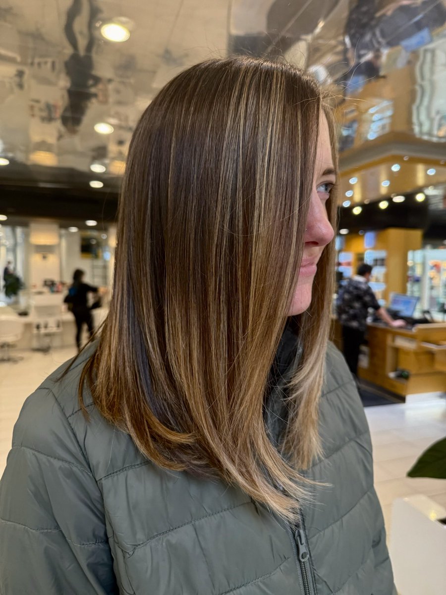 charlesifergan's tweet image. Say goodbye to frizz and hello to flawless. ✨ Amanda at our Oakbrook salon just gave this hair the Brazilian Blowout glow-up + a gorgeous cut to match!
Book your transformation today and feel the smooth difference. #OakbrookSalon #HairGoals #FreshColor #BrazilianBlowout