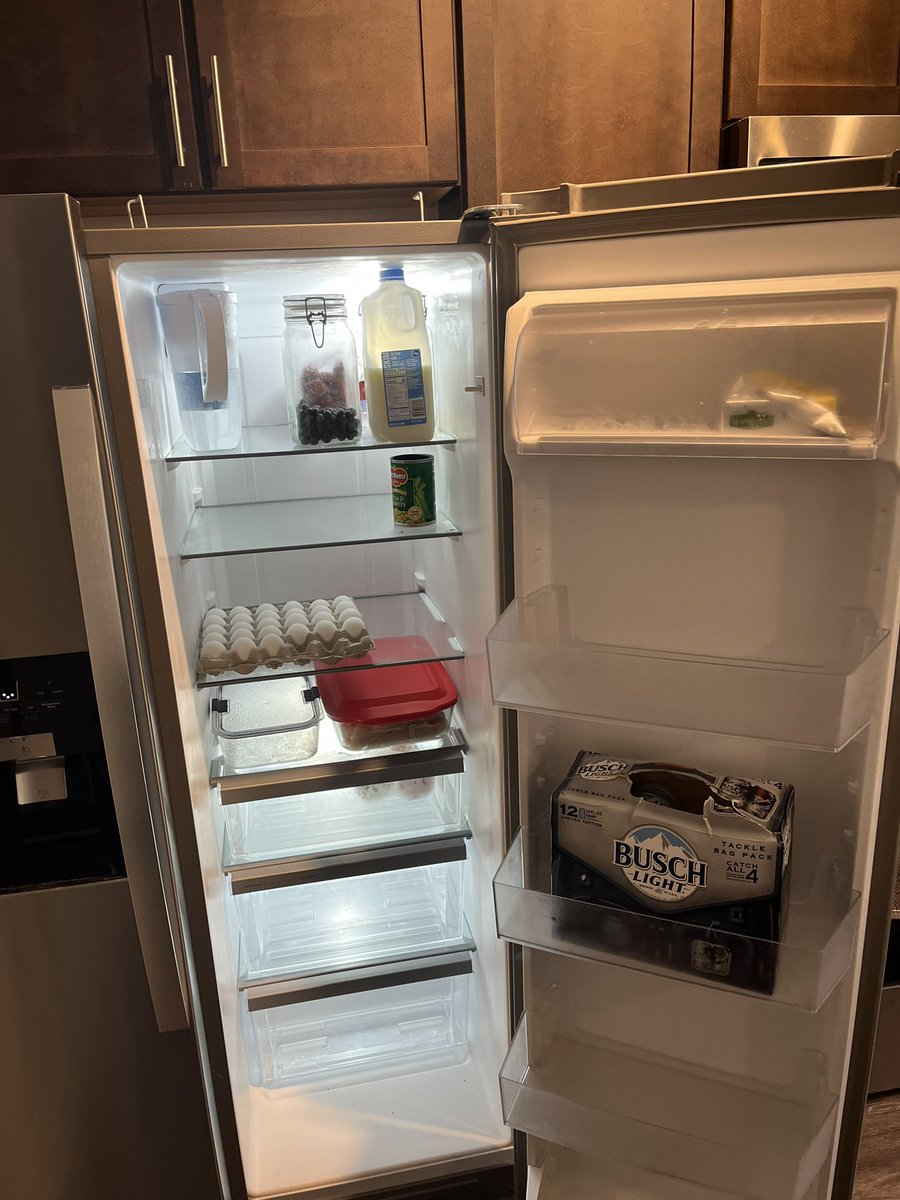 nick_teague's tweet photo. This fridge is pro tariffs and will let you know about it https://t.co/KR6DUN9eU9