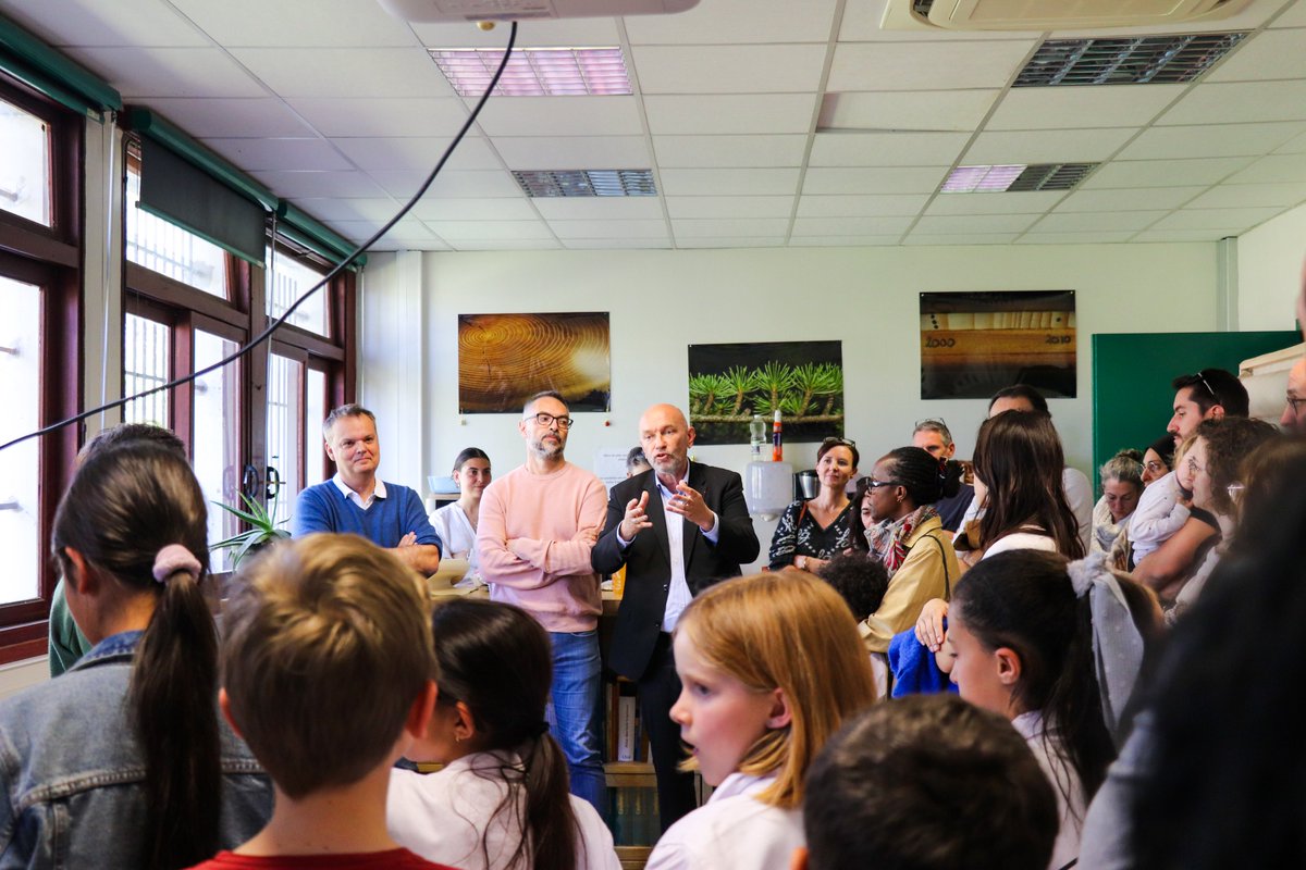 Philippe_Auge's tweet photo. Heureux de participer à la clôture du Wood Sciences Camp, stage immersif sur la théme bois/forêt pour les enfants de 8 à 11 ans, organisé par le Master Sciences du bois @FacsciencesUM avec l'AFPER. Une action financée par l'appel à projets science-société @ISITE_UM #France2030 https://t.co/Sg7zWZ8eLM