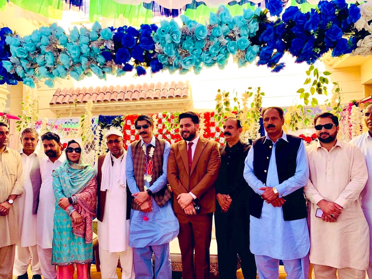 MWaleedCh1's tweet photo. کھوئیرٹہ کٹیسری
 ماسٹر عبدالرحمان صاحب مرحوم کے بیٹے ،چوہدری رزاق کالس صاحب  کے بھتیجے، خلیل کالس صاحب ظہیر کالس صاحب اور حبیب کالس صاحب کے بھائی معین کالس کی دعوت ولیمہ میں شرکت کے موقع پر۔ https://t.co/3mHDWtqrS5