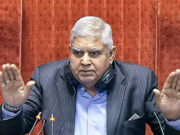 मै तो कहती हूं धनखड़ साब के हाथ मे एक लठ ओर दे दो 

मै पूर्ण समर्थन करूंगी इस विद्वान और प्योर राष्ट्रवादी जाट का 
अच्छा लगा जान कर की ऊपर वाली समूची जमात में कम से कम एक तो जिंदा रीढ़ वाला 
वरना बाकी तो सब रीढ़ की जगह गाँव मे बांस फसाए हांड रहे है

जिओ धनखड़ साब व्व भी पूरे