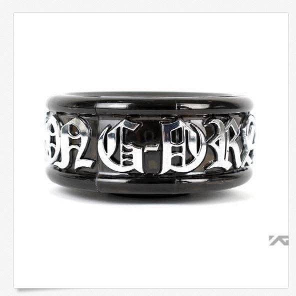 kwonmeca's tweet photo. LF/ WTB: GDRAGON OOAK LIGHT RING  
#bigbang #gdragon #lightstick #ooak https://t.co/oHZlUh01Hf