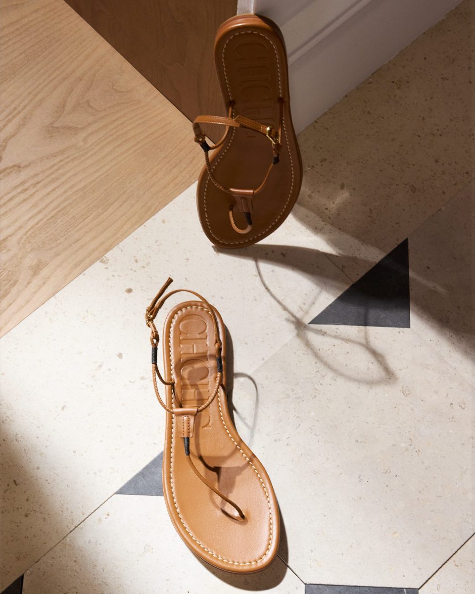 HouseofHerrera's tweet photo. #CHFustaInsignia features handles in the shape of riding crops to keep up with mom's pace. Make her day with a gift crafted with love in our Leather Atelier.
#CHInsignia #CHCarolinaHerrera https://t.co/jcwKkOSqFh
