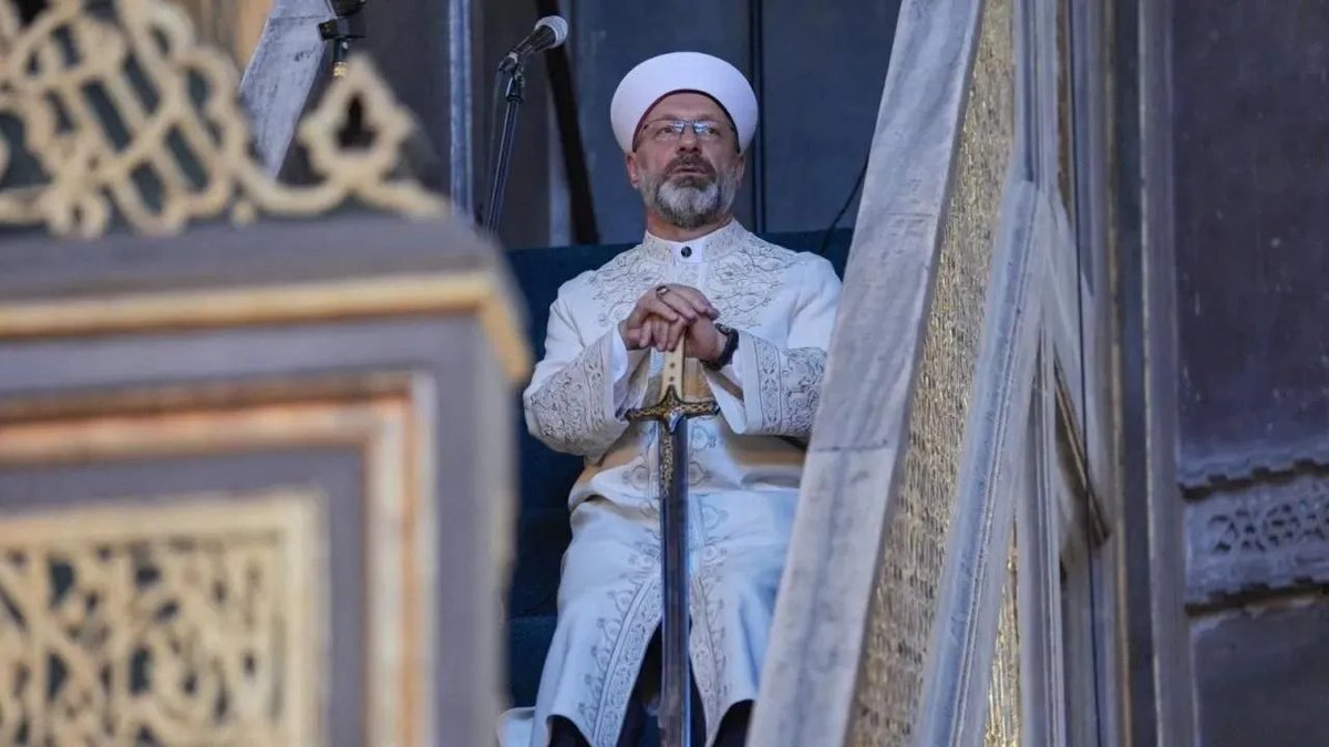 Bu öğütleri yandaş medyaya da verin...

Diyanet'in Cuma hutbesi dikkat çekti: 

"Ayet-i kerime, bizleri; yalan haber ve yanıltıcı bilgilere karşı dikkatli olmaya çağırmaktadır. 
 
Doğruluğundan emin olunmayan bir bilgiyi ve haberi paylaşmak, büyük bir günah, ağır bir vebaldir."