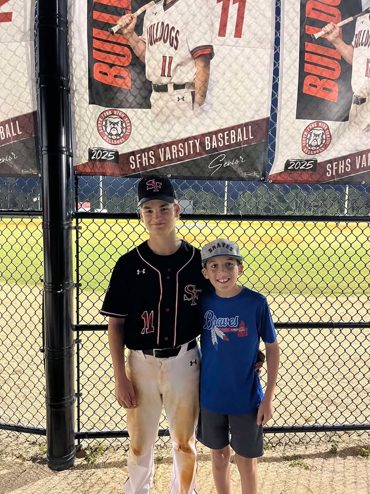 BULLDOG SPIRIT🖤❤️

After meeting at Little League Night, <a href="/wearesouthfork/">Bulldognation</a> senior Easton Podbeusek promised to attend Jace Ljongquist’s game—and he did! 🥹

Jace returned the favor by cheering Easton on at his final high school game. Special memories are made here in the MCSD!