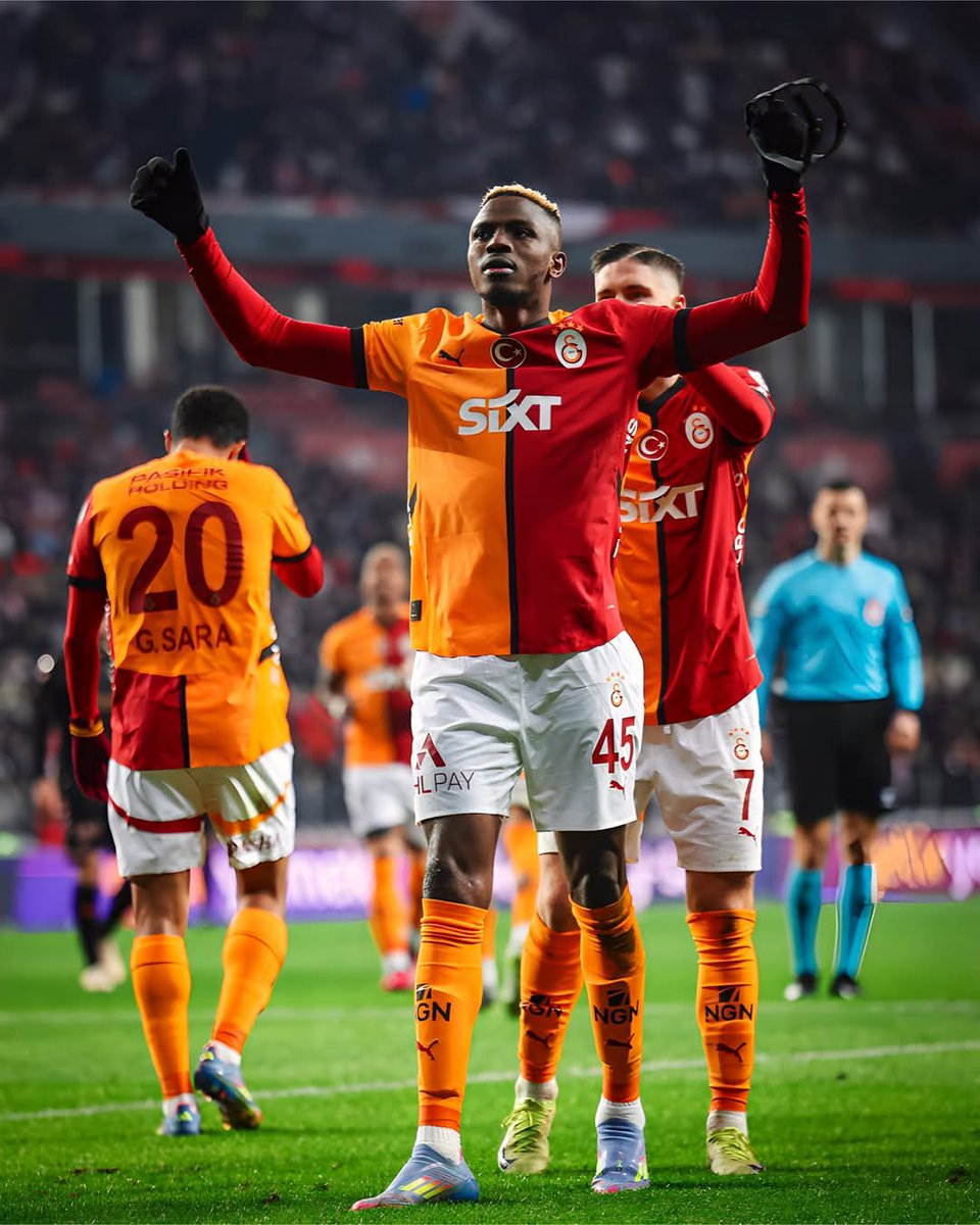 ❌ FENERBAHÇE'Yİ REDDETTİ!
🗣️Osimhen'in yakın arkadaşı Buchi Laba Fenerbahçe Victor Osimhen'i ikna etmek için büyük bir menajeri devreye soktu ancak tüm girişimler anında reddedildi.Osimhen Fb'den teklif getiren menajerine ‘bir daha o kulüpten teklif getirirsen sen de gelme dedi