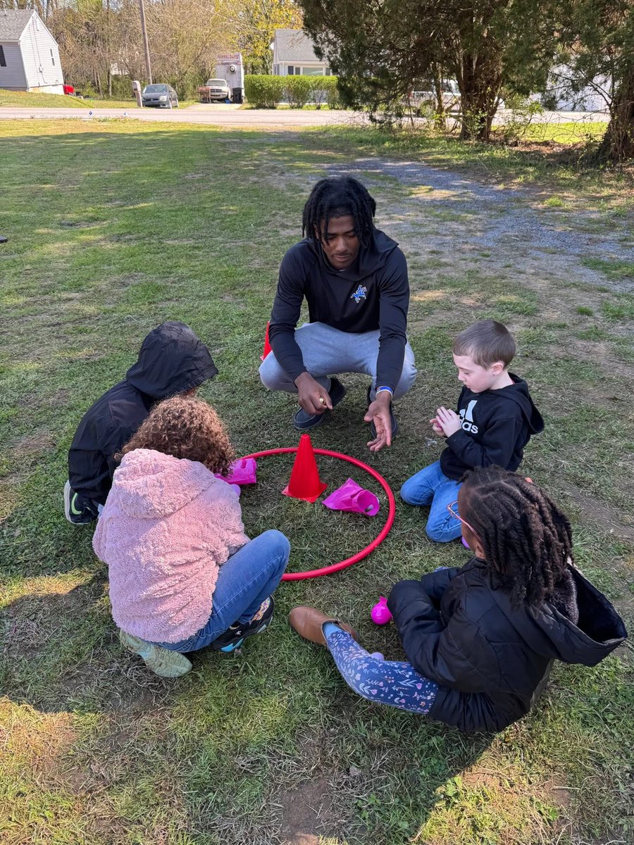 Baseball1CR's tweet photo. In addition to a 3 game week, the baseball team supported Welch Elementary’s Blue Ribbon celebration, Star Hill’s Rider Rally, and Modern Maturity’s Easter lunch. #stackgreatdays https://t.co/sHCeTOum1K