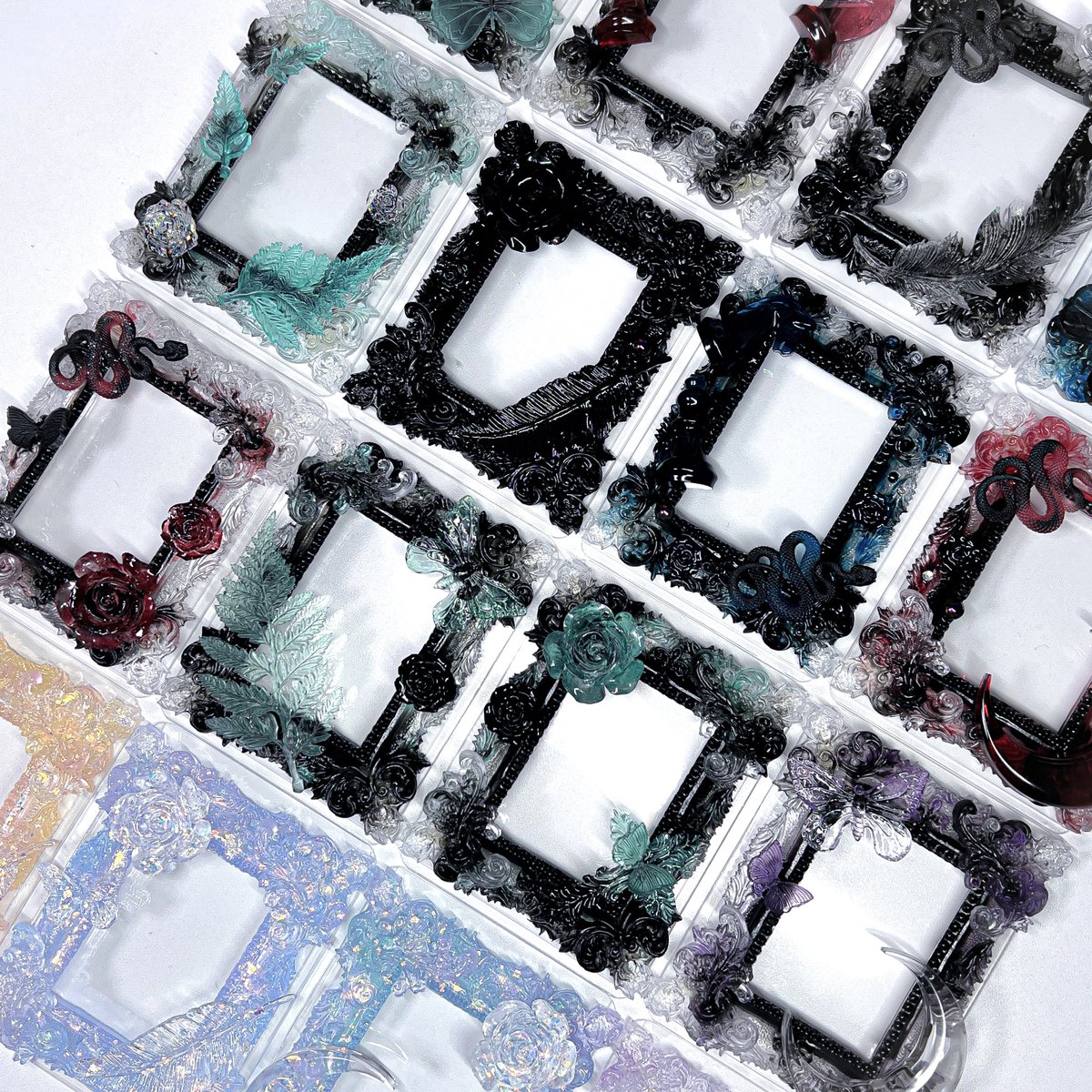 #RT추첨 한 분에게 탑로더를 보내드립니다!

🕰️4월 18일 금요일 오후 8시 OPEN 🕰️

[ 레진 액자 탑로더 판매폼 🌙 ]

Price : 15,000₩

witchform.com/deposit_form.p…

#탑꾸 #탑로더 #레진탑꾸 #액자탑꾸 #플룬탑꾸