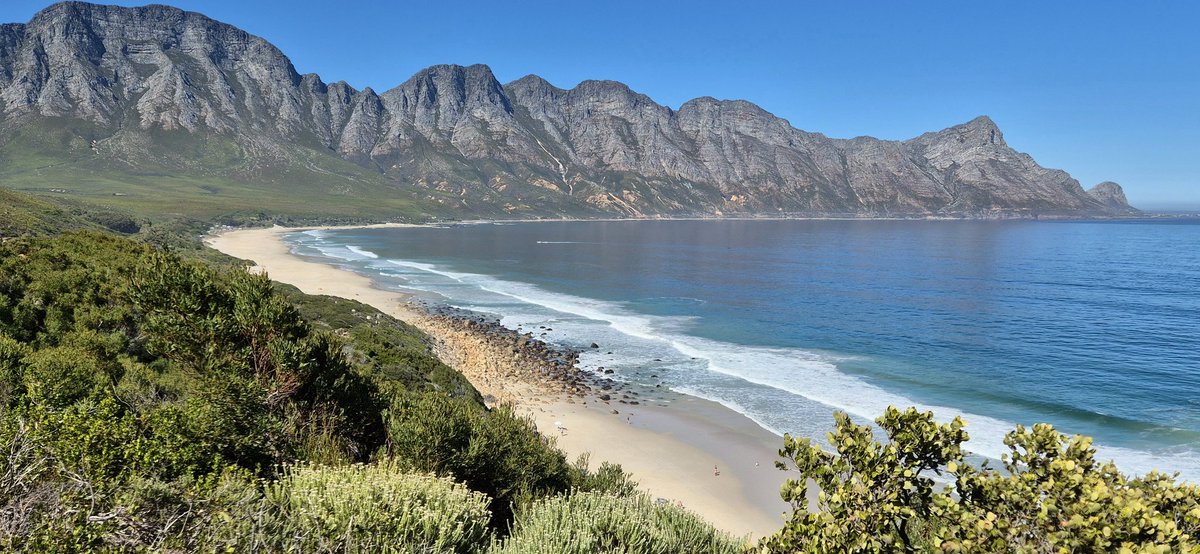 MrPBee's tweet photo. Traffic is hectic around this coast...and even worse...the N2.
Here's the obligatory Kogel Baai pic...today
#itsagoodfriday https://t.co/hLgDSmQdue