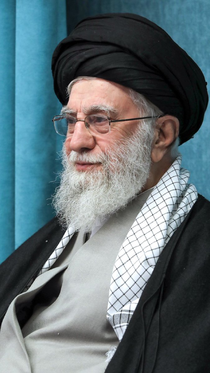 ۲۹ فروردین تولد #امام_خامنه_ای مبارک💐
سایه ات از سرمان کم نشود حضرت یار.