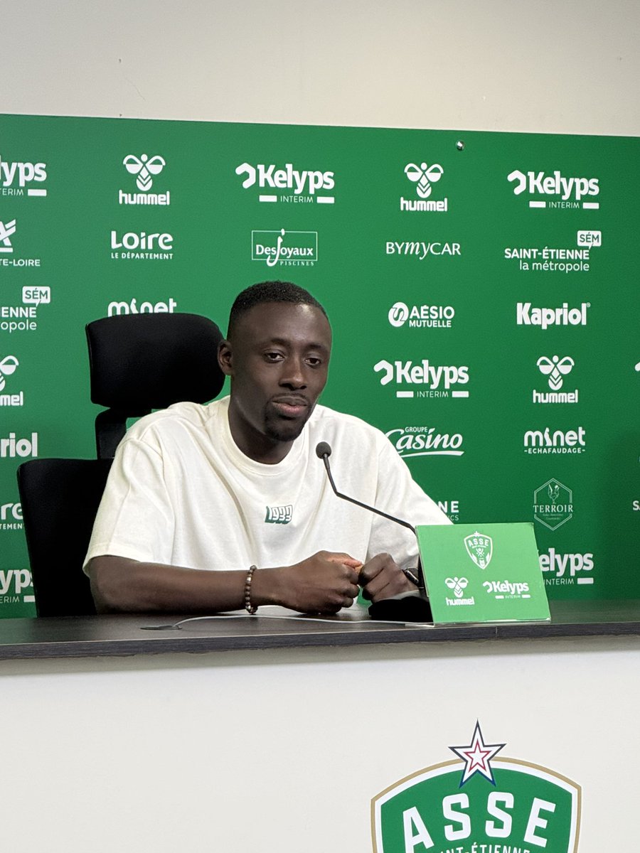 Dennis Appiah en conférence de presse avant le match face au l’OL dimanche #ASSEOL #ASSE #Derby <a href="/Leprogresloire/">Le Progrès Loire</a>