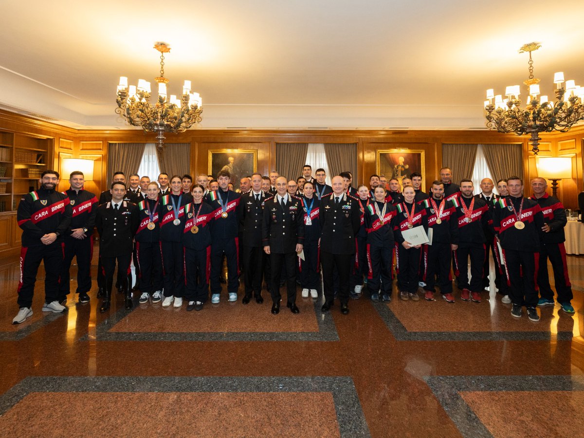 _Carabinieri_'s tweet photo. Sportivi di livello mondiale, premiati ai giochi olimpici di Parigi 2024 e in molte altre competizioni internazionali.
Oggi a Roma i campioni del Centro Sportivo #Carabinieri sono stati ricevuti dal Comandante Generale dell’Arma Salvatore Luongo
#sport https://t.co/PLzLn120gg