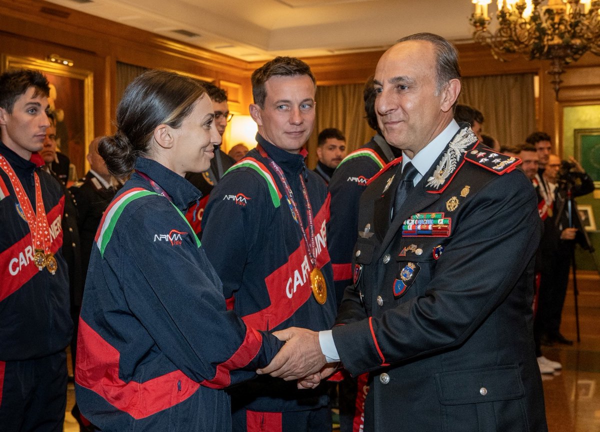 _Carabinieri_'s tweet photo. Sportivi di livello mondiale, premiati ai giochi olimpici di Parigi 2024 e in molte altre competizioni internazionali.
Oggi a Roma i campioni del Centro Sportivo #Carabinieri sono stati ricevuti dal Comandante Generale dell’Arma Salvatore Luongo
#sport https://t.co/PLzLn120gg