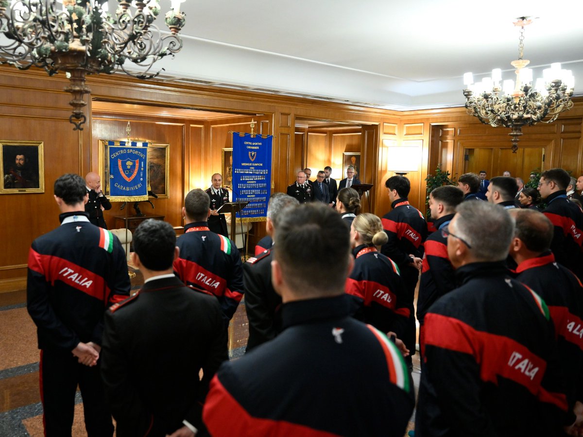 _Carabinieri_'s tweet photo. Sportivi di livello mondiale, premiati ai giochi olimpici di Parigi 2024 e in molte altre competizioni internazionali.
Oggi a Roma i campioni del Centro Sportivo #Carabinieri sono stati ricevuti dal Comandante Generale dell’Arma Salvatore Luongo
#sport https://t.co/PLzLn120gg
